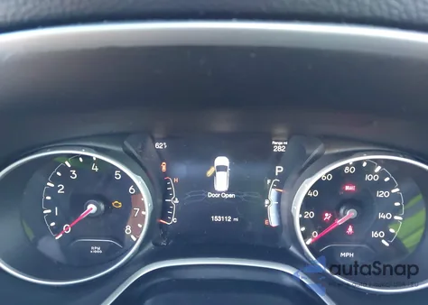 2018 Jeep Compass Latitude 4X4 z USA, uszkodzony, nr VIN 3C4NJDBB9JT314999